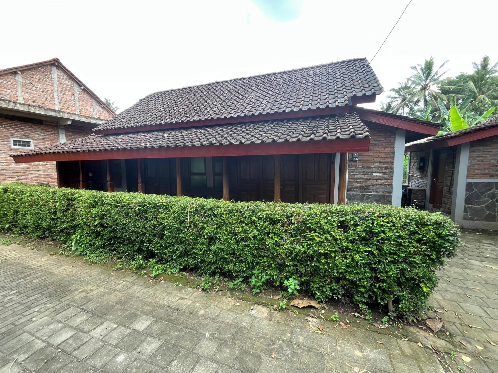 Saka Homestay Boutique & Cafe Magelang Exterior foto