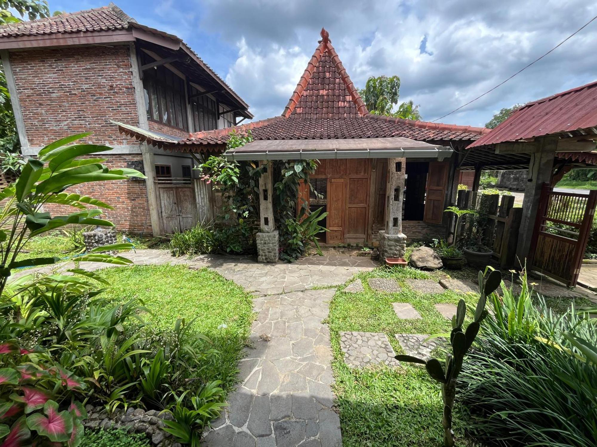 Saka Homestay Boutique & Cafe Magelang Exterior foto